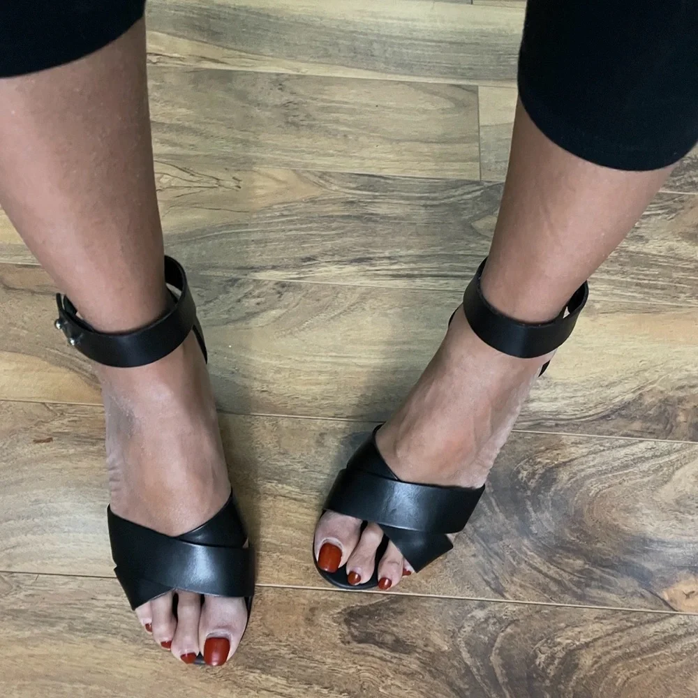 Steve Madden Elegant Black Wedge Sandals NEW IN BOX size 7.5